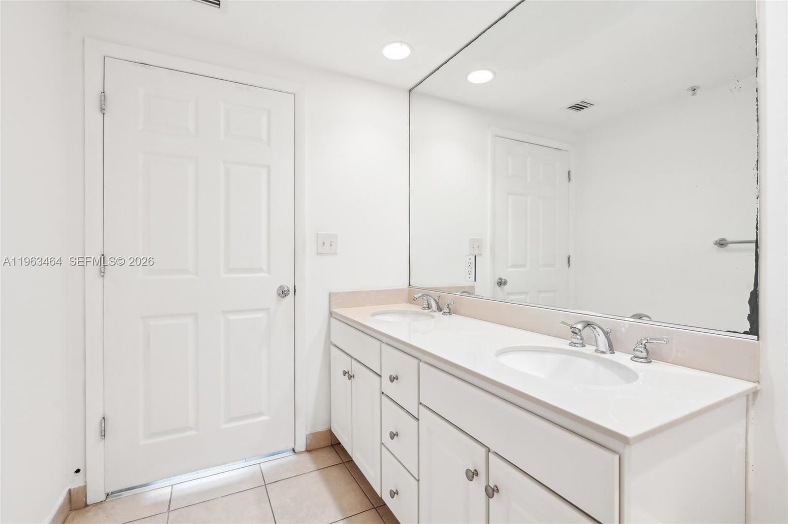 2000 N Bayshore Drive 304 Property Photo 5