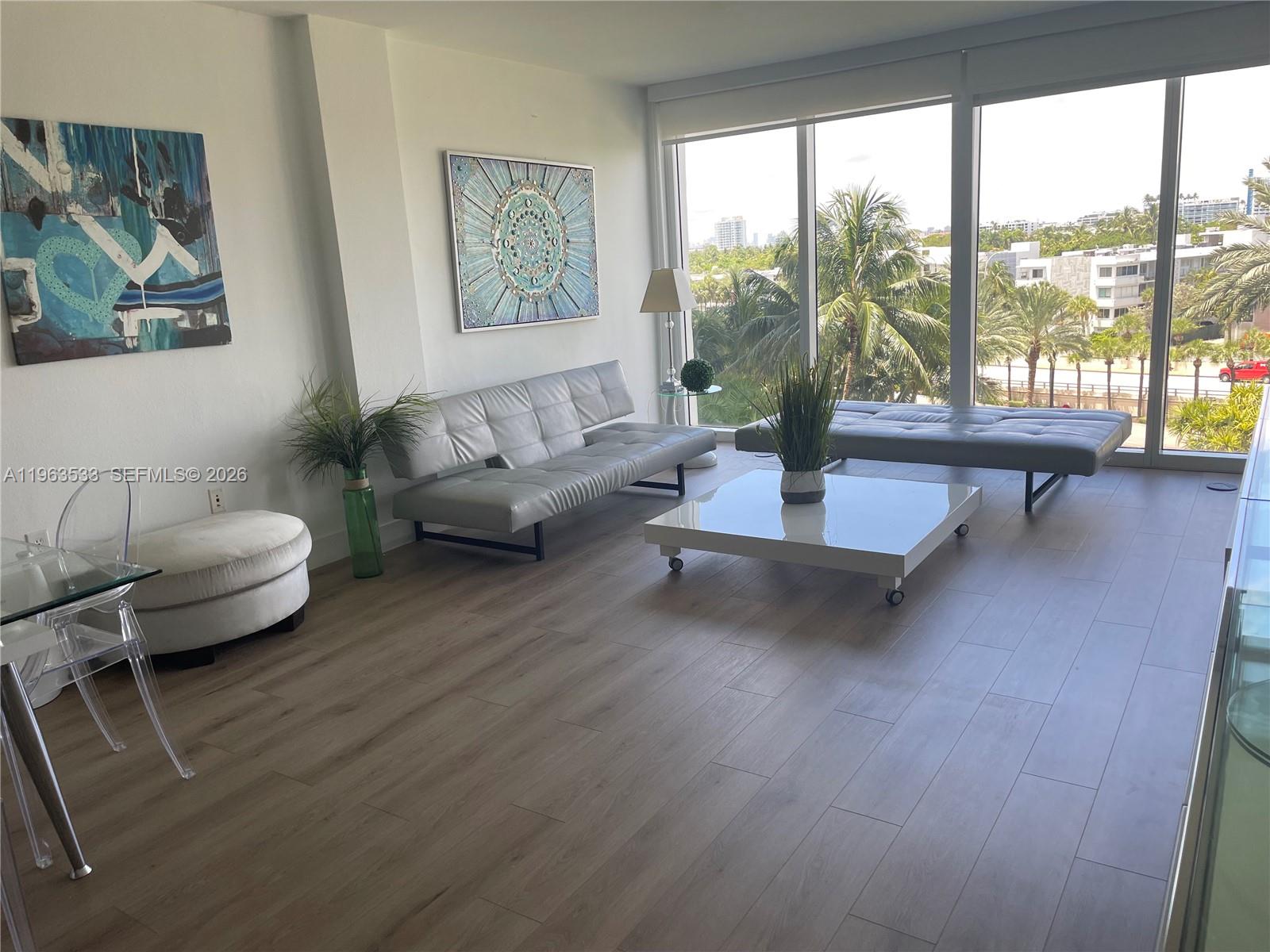 10275 Collins Avenue 427 Property Photo 4