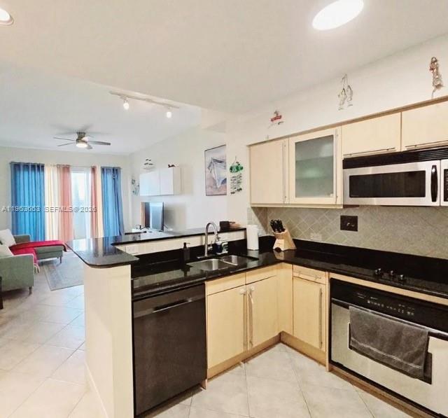 A11963653 Property Photo 12