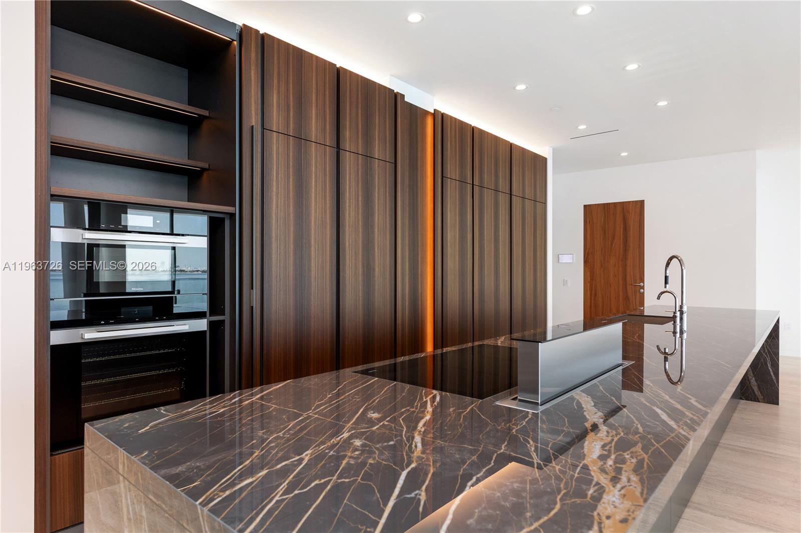 5 Grove Isle Drive M303 Property Photo 4