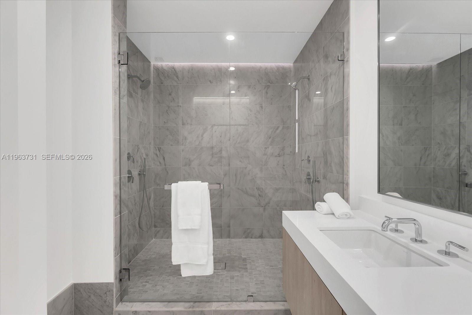 9201 E Bay Harbor Drive Lph01 Property Photo 17