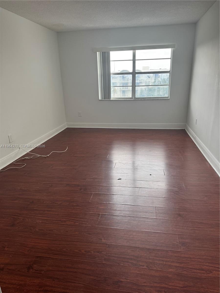 496 Nw 165th St Road D-614 Property Photo 9