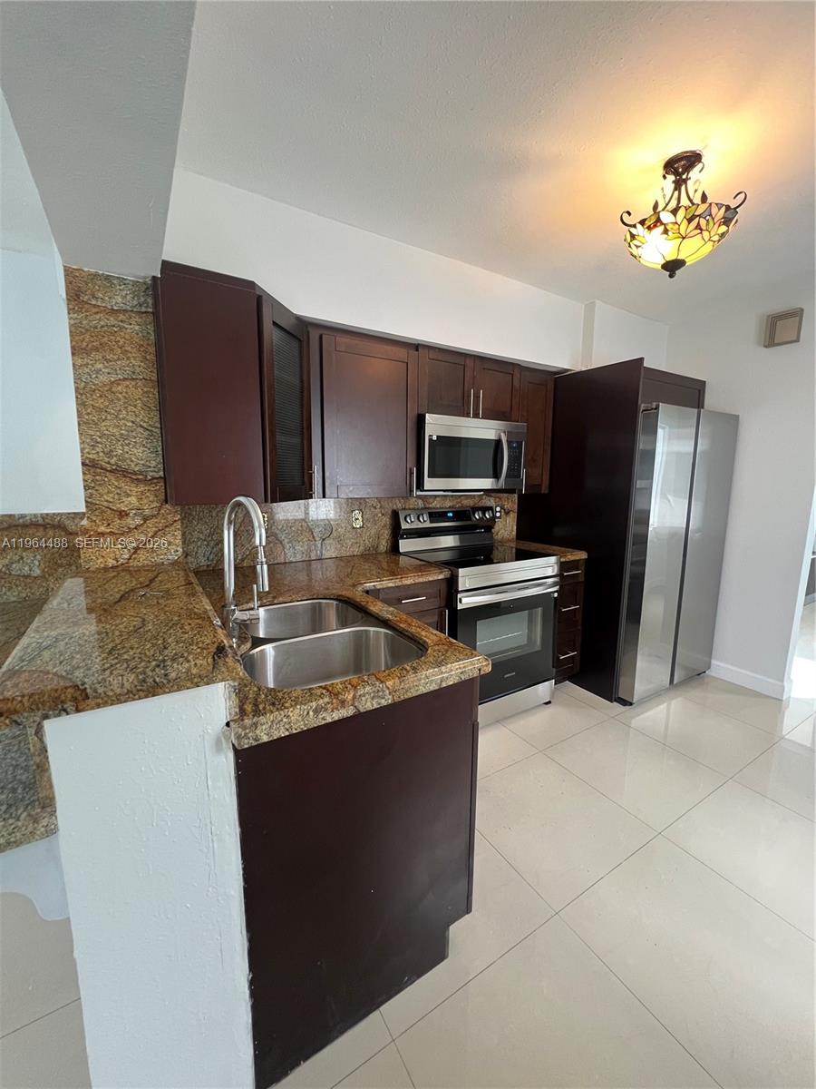 6823 Sw 25th Street Property Photo 4