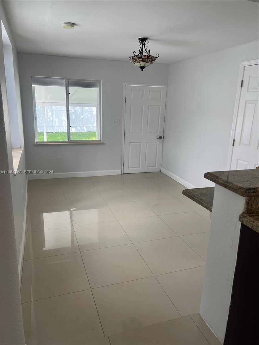 6823 Sw 25th Street Property Photo 5