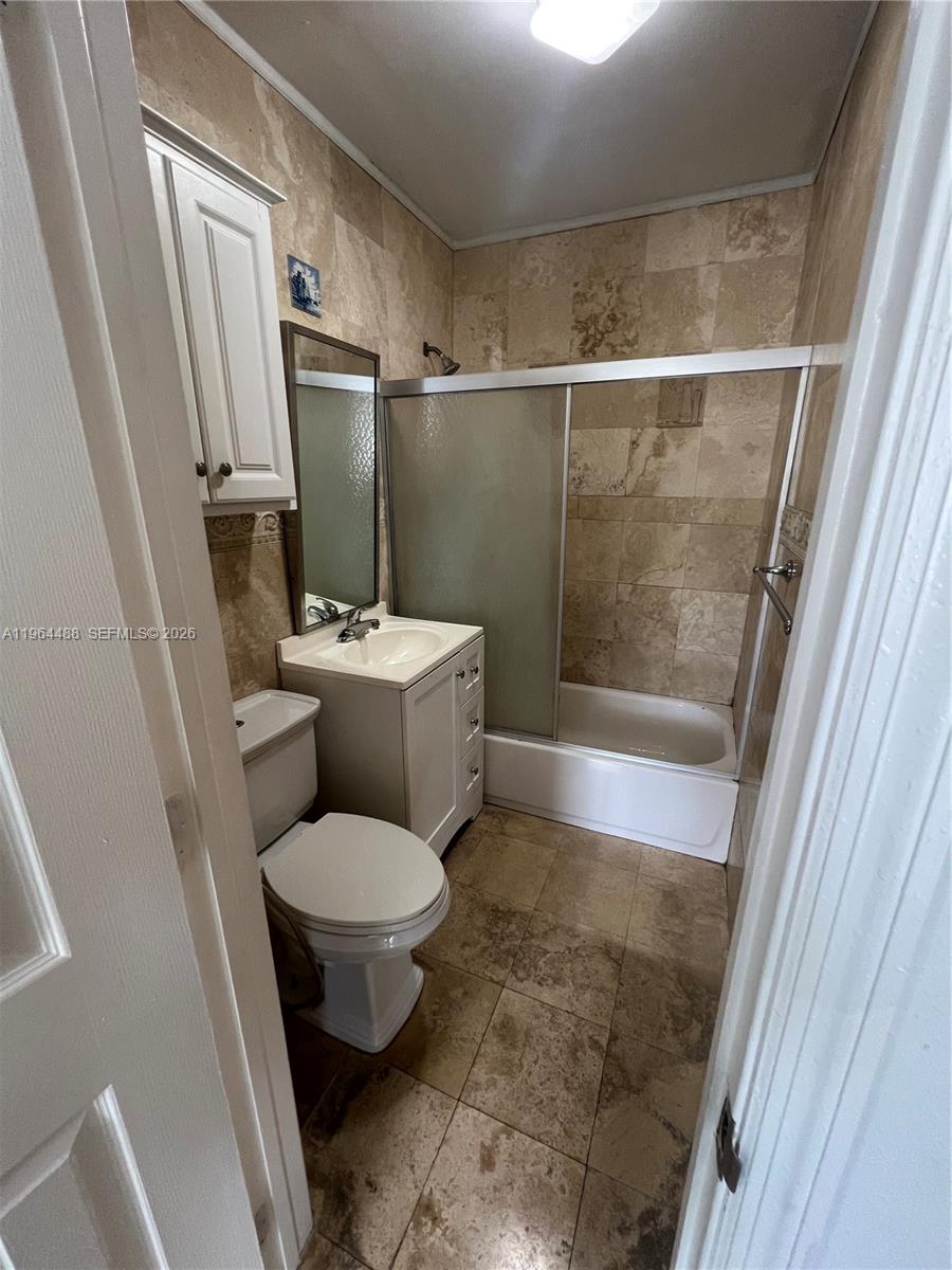 6823 Sw 25th Street Property Photo 9