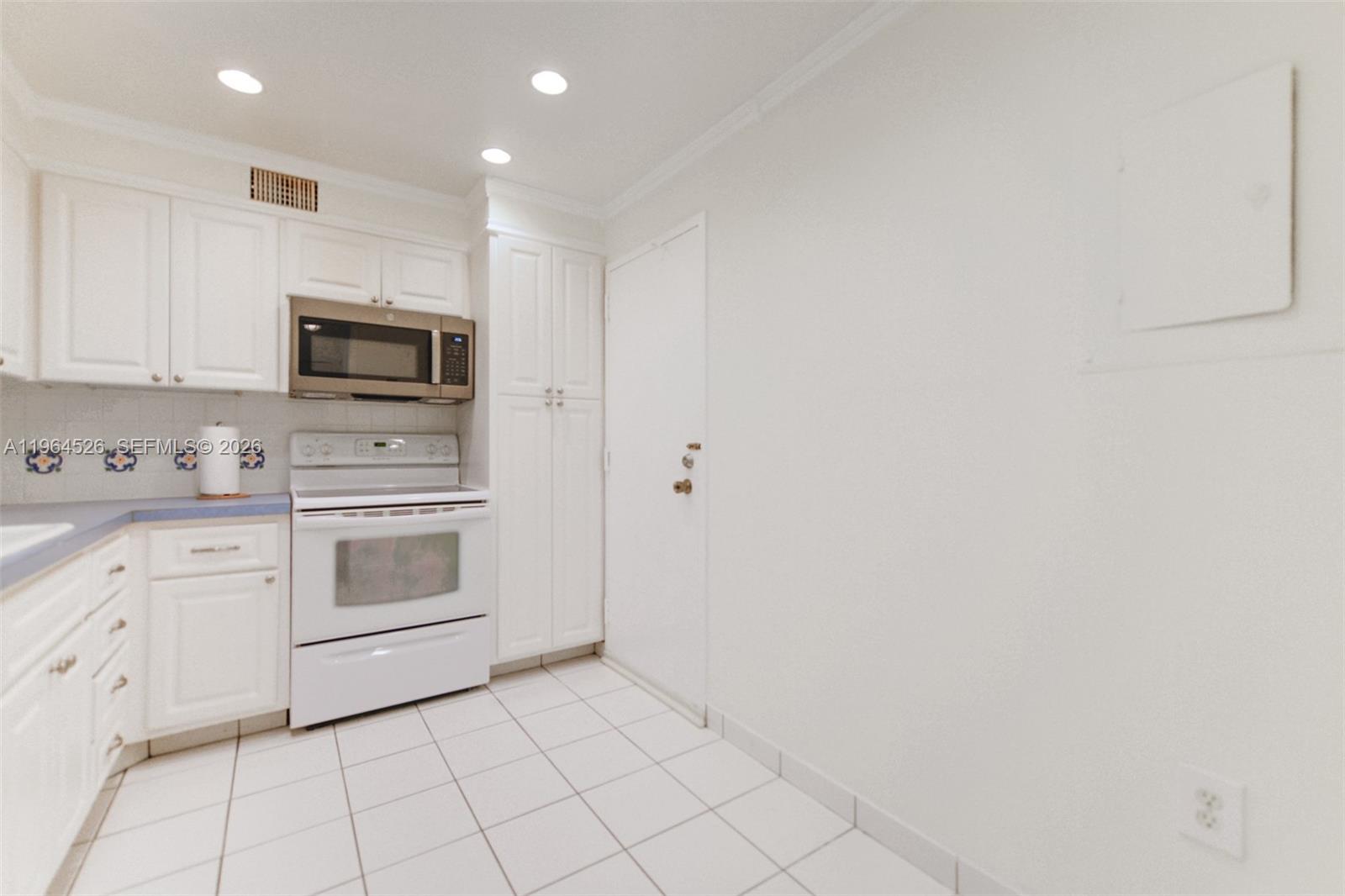 1980 S Ocean Drive 9c Property Photo 13