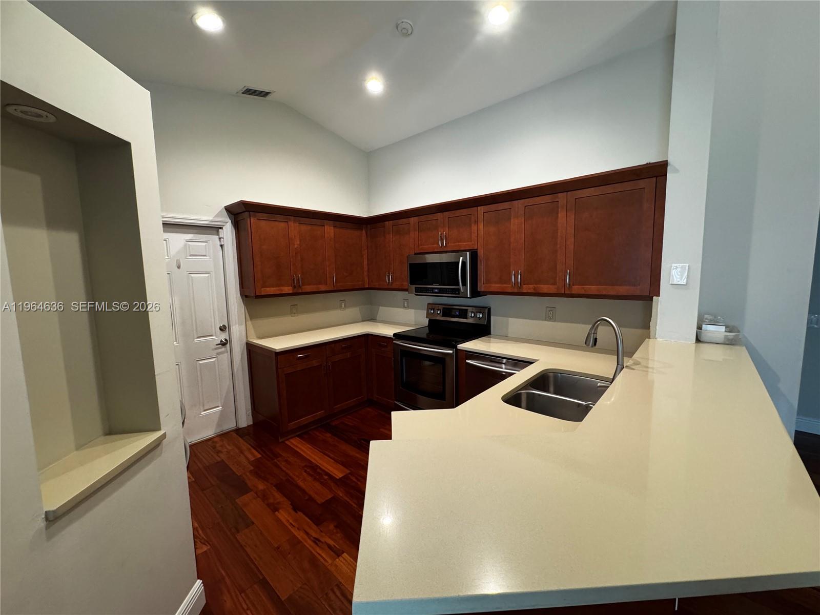 1536 Presidio Drive Property Photo 11