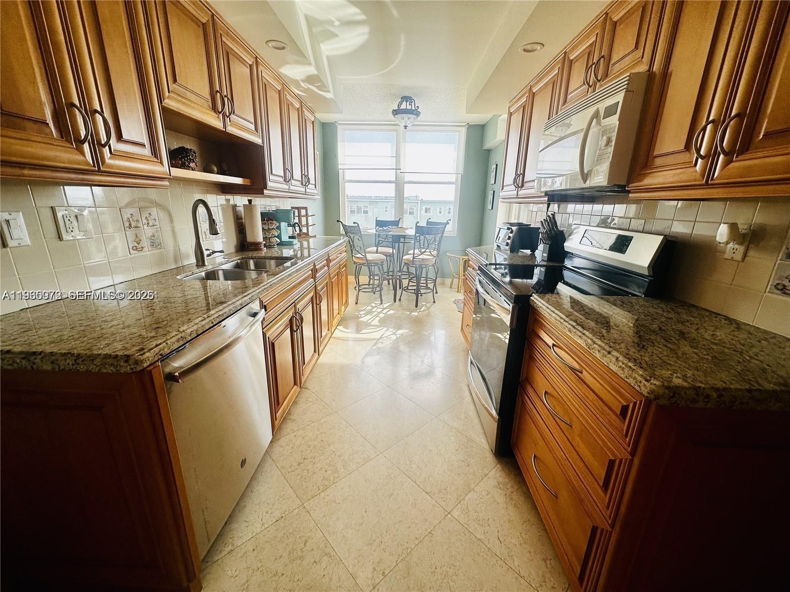 1501 S Ocean Drive 406 Property Photo 3