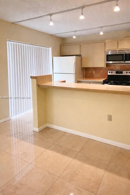 2610 26th Way Property Photo 3