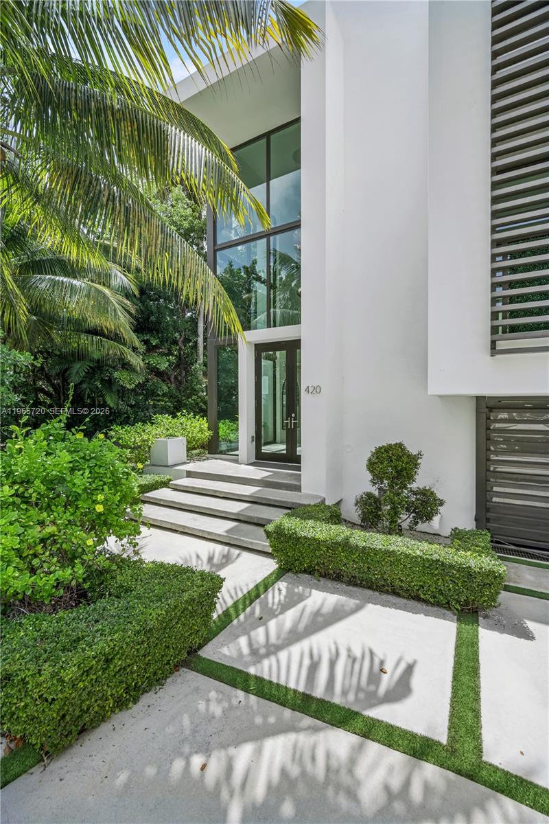 420 N Hibiscus Drive Property Photo 3