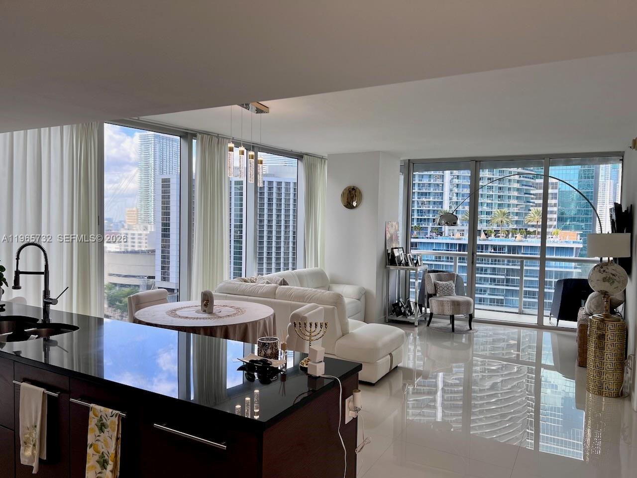 475 Brickell Avenue 1715 Property Photo 4
