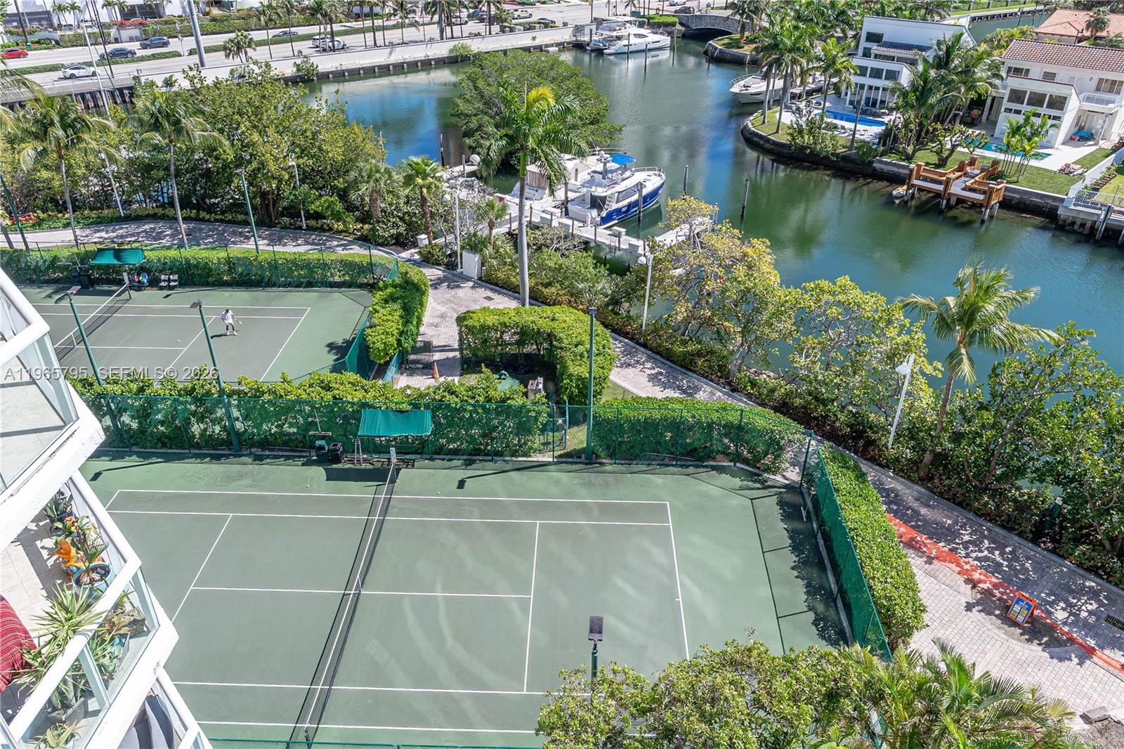 16400 Collins Avenue 744 Property Photo 4