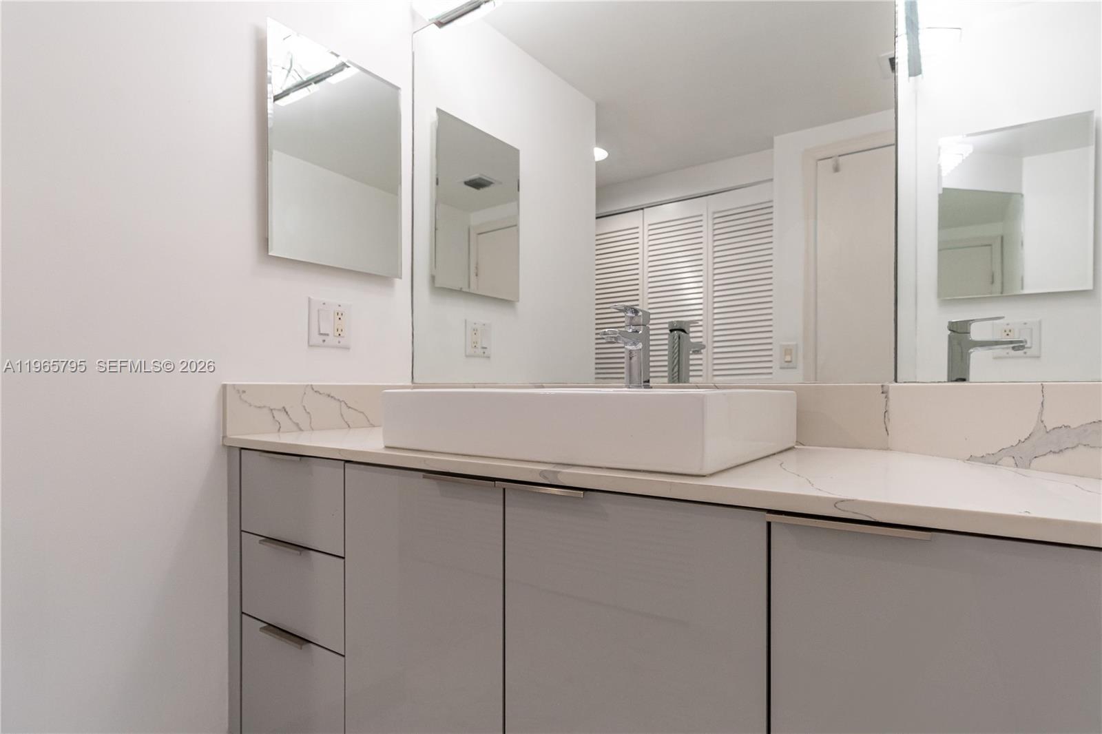 16400 Collins Avenue 744 Property Photo 22