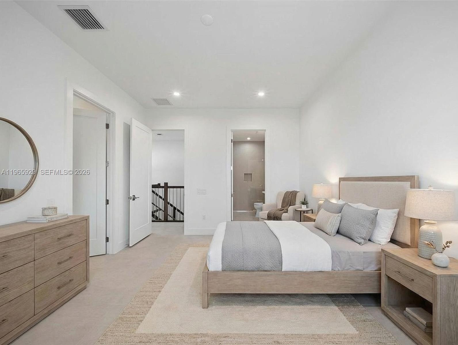 5718 Ashwood Circle W Property Photo 6
