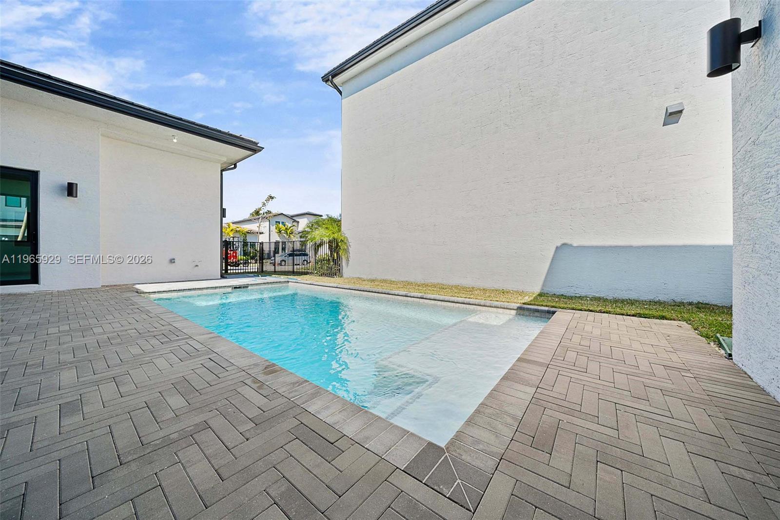 5718 Ashwood Circle W Property Photo 38