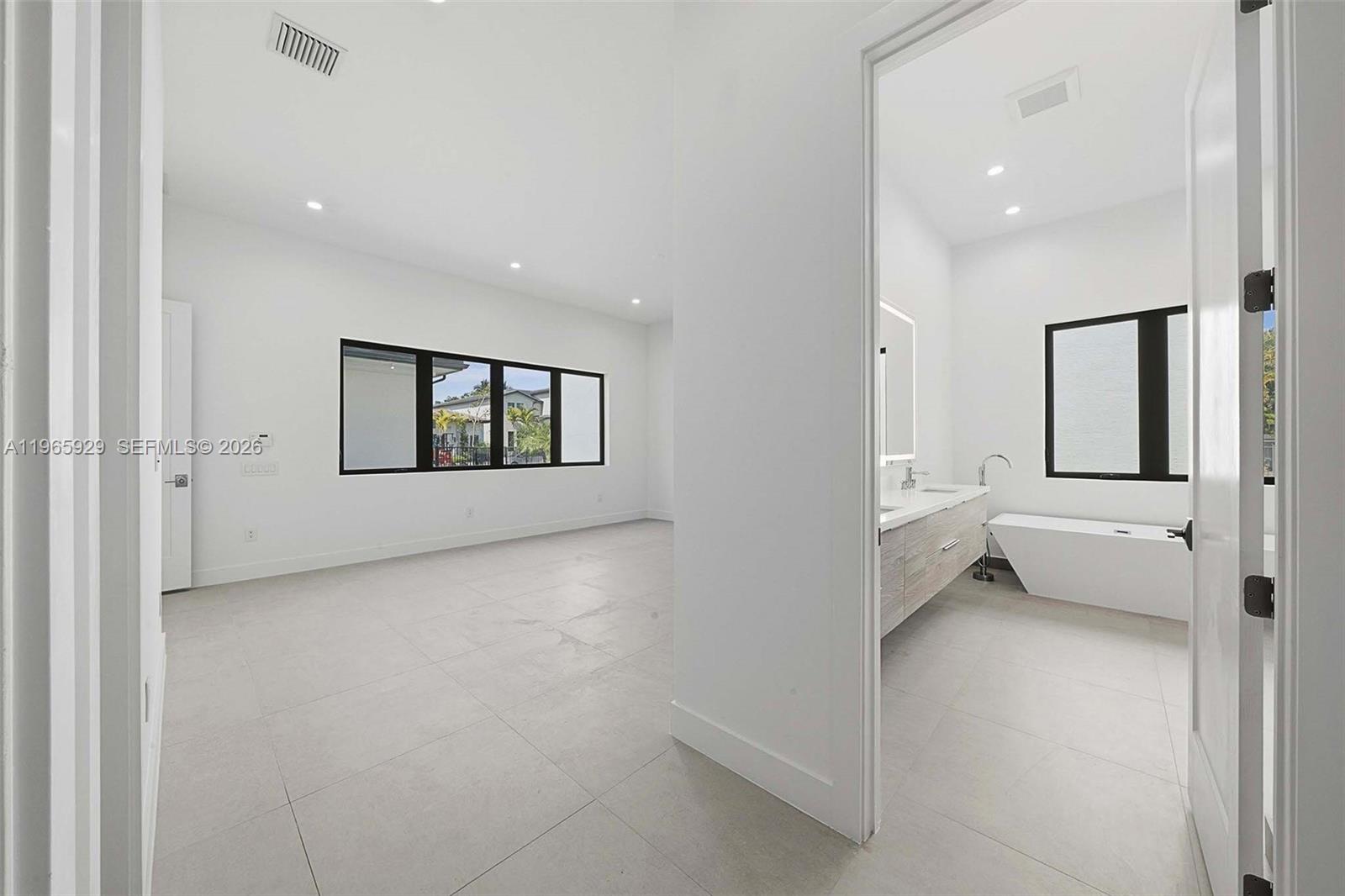 5718 Ashwood Circle W Property Photo 47