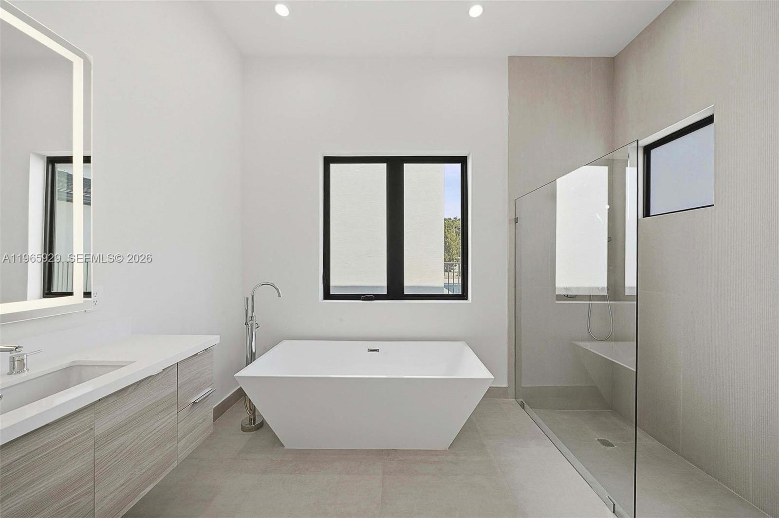 5718 Ashwood Circle W Property Photo 49
