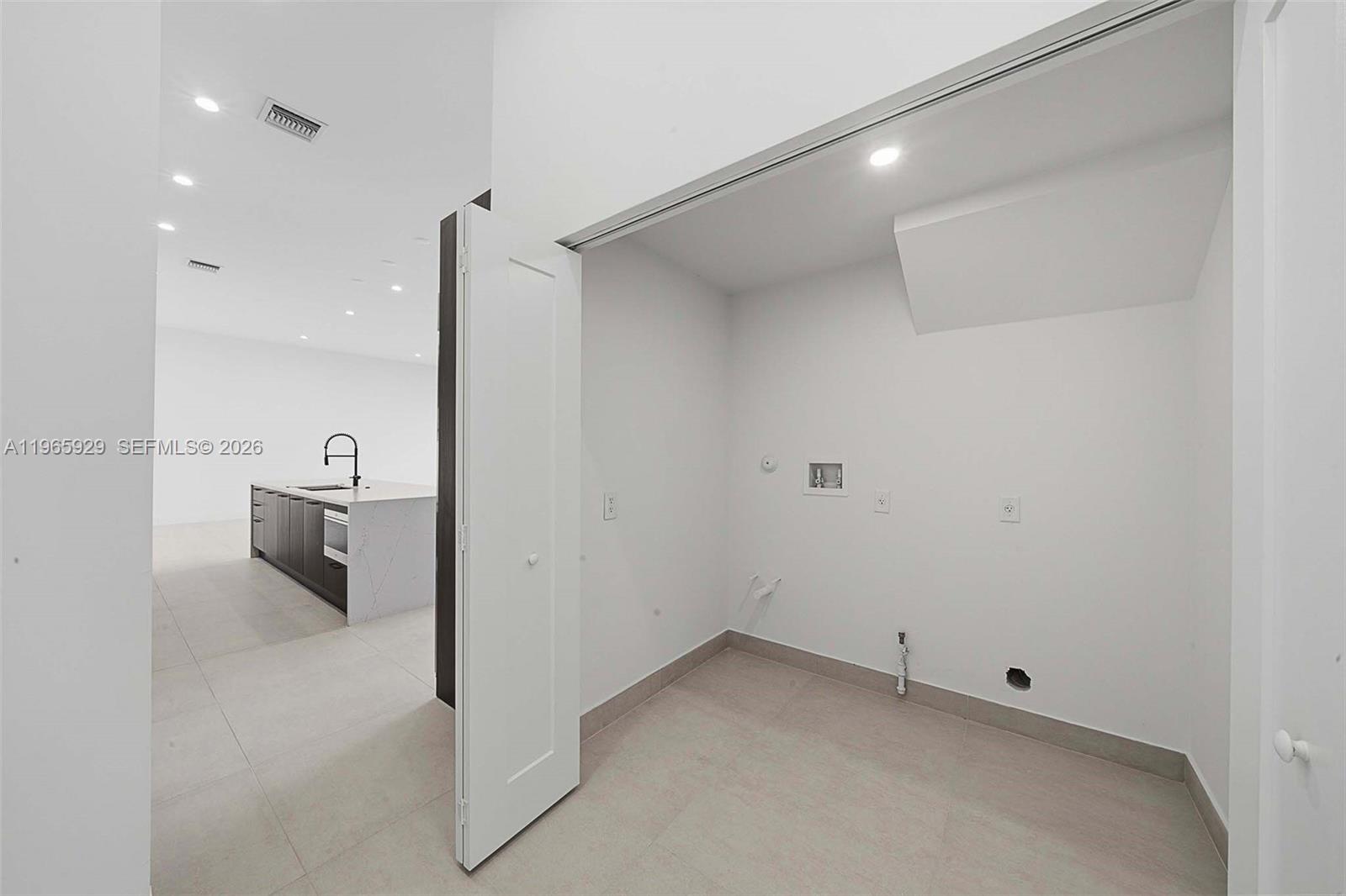 5718 Ashwood Circle W Property Photo 66