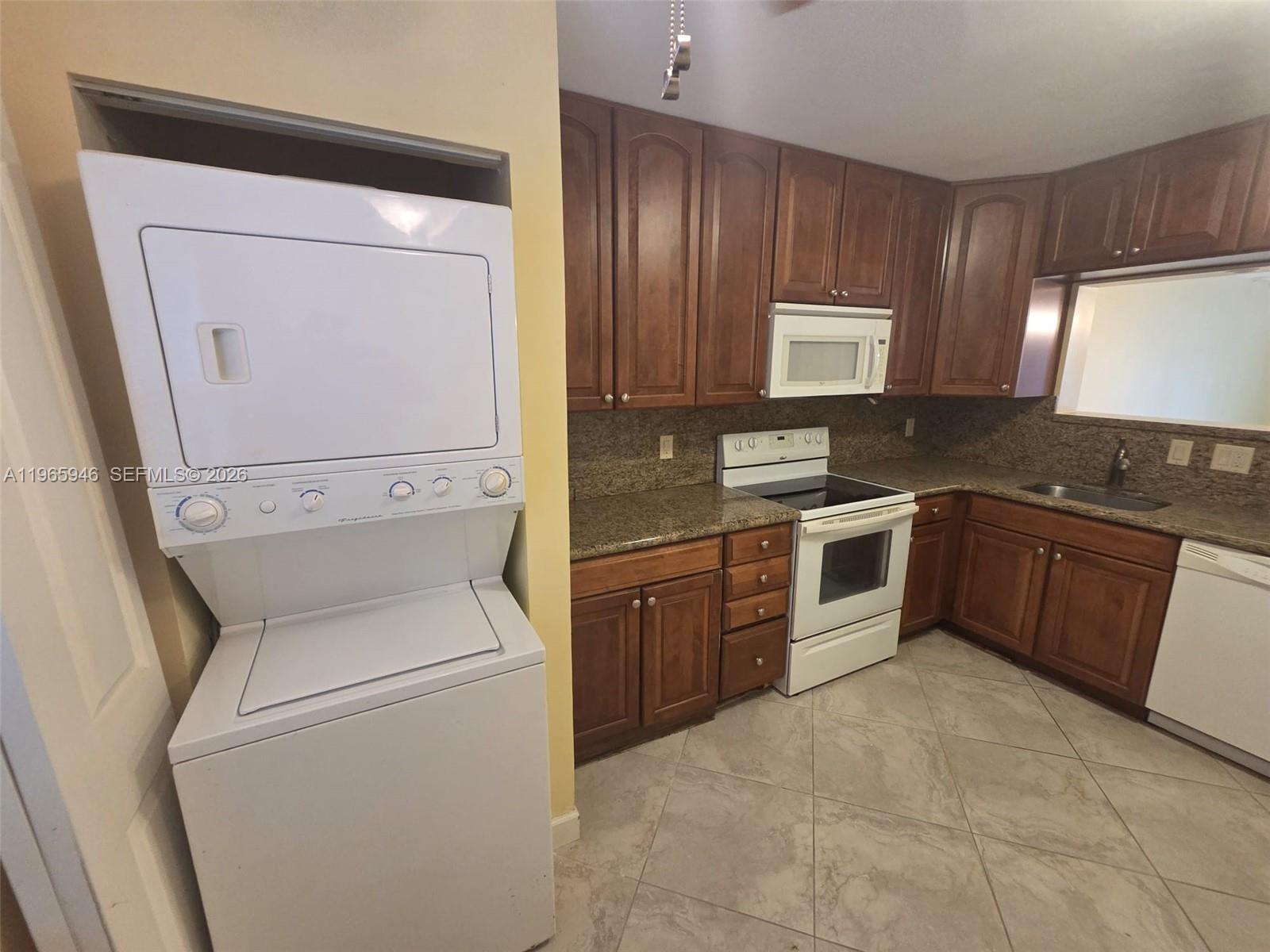 6675 S Oriole Boulevard 1040 Property Photo 6