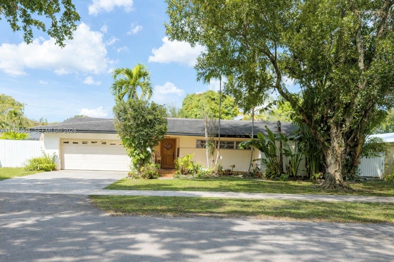 7355 Poinciana Court Property Photo 2