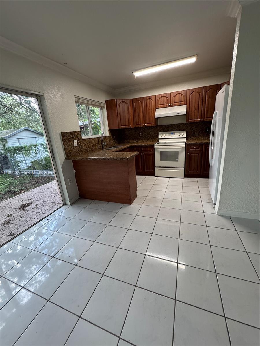 20138 Nw 38th Place Property Photo 6