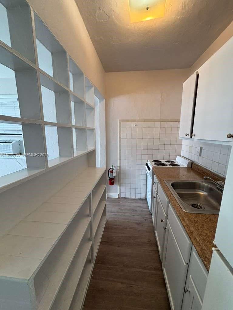 301 Sharar Avenue 4 Property Photo 5