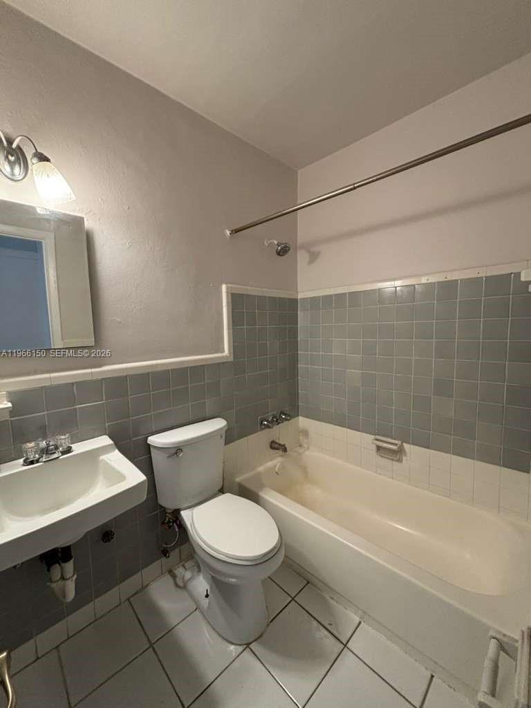 301 Sharar Avenue 4 Property Photo 10