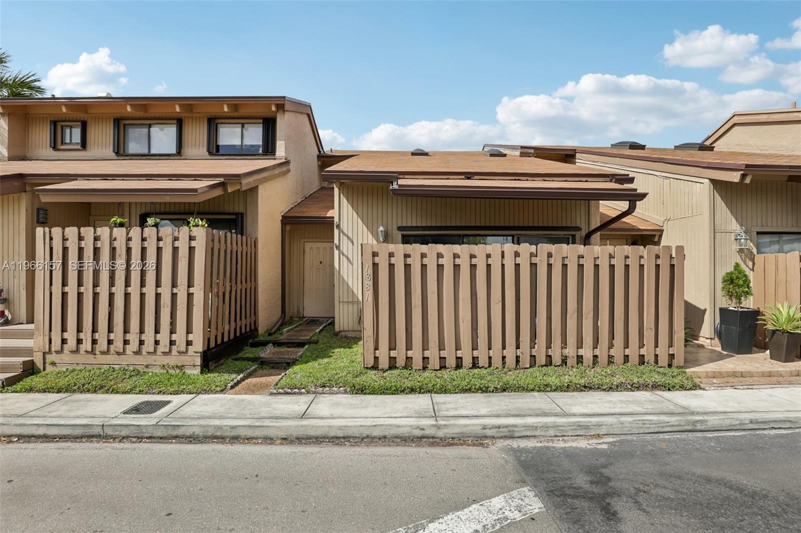 1881 Sw 81st Avenue Property Photo 1
