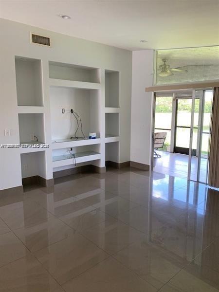 504 Woodgate Circle C Property Photo 2