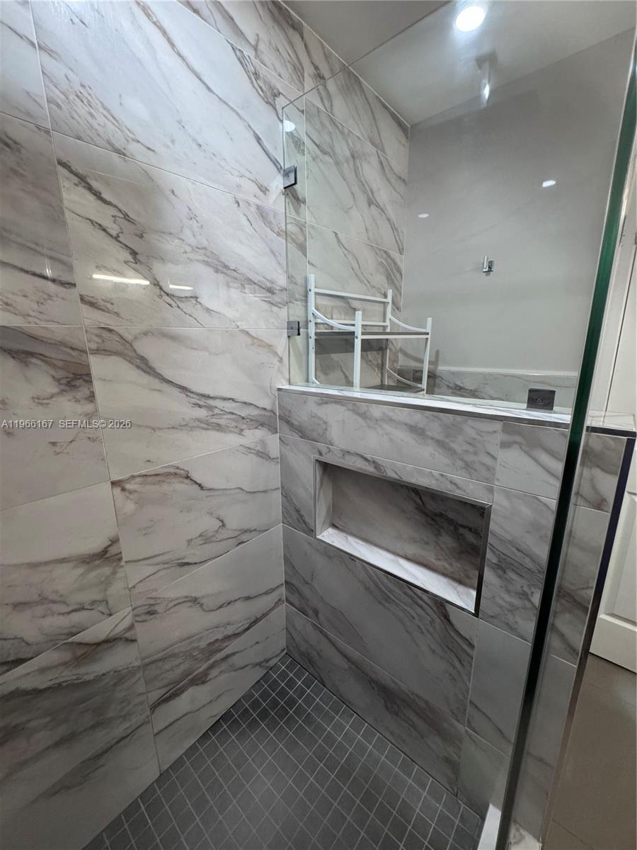 504 Woodgate Circle C Property Photo 6