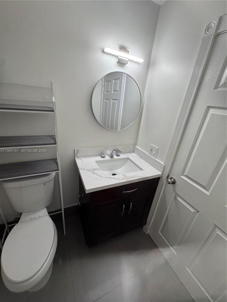 504 Woodgate Circle C Property Photo 9