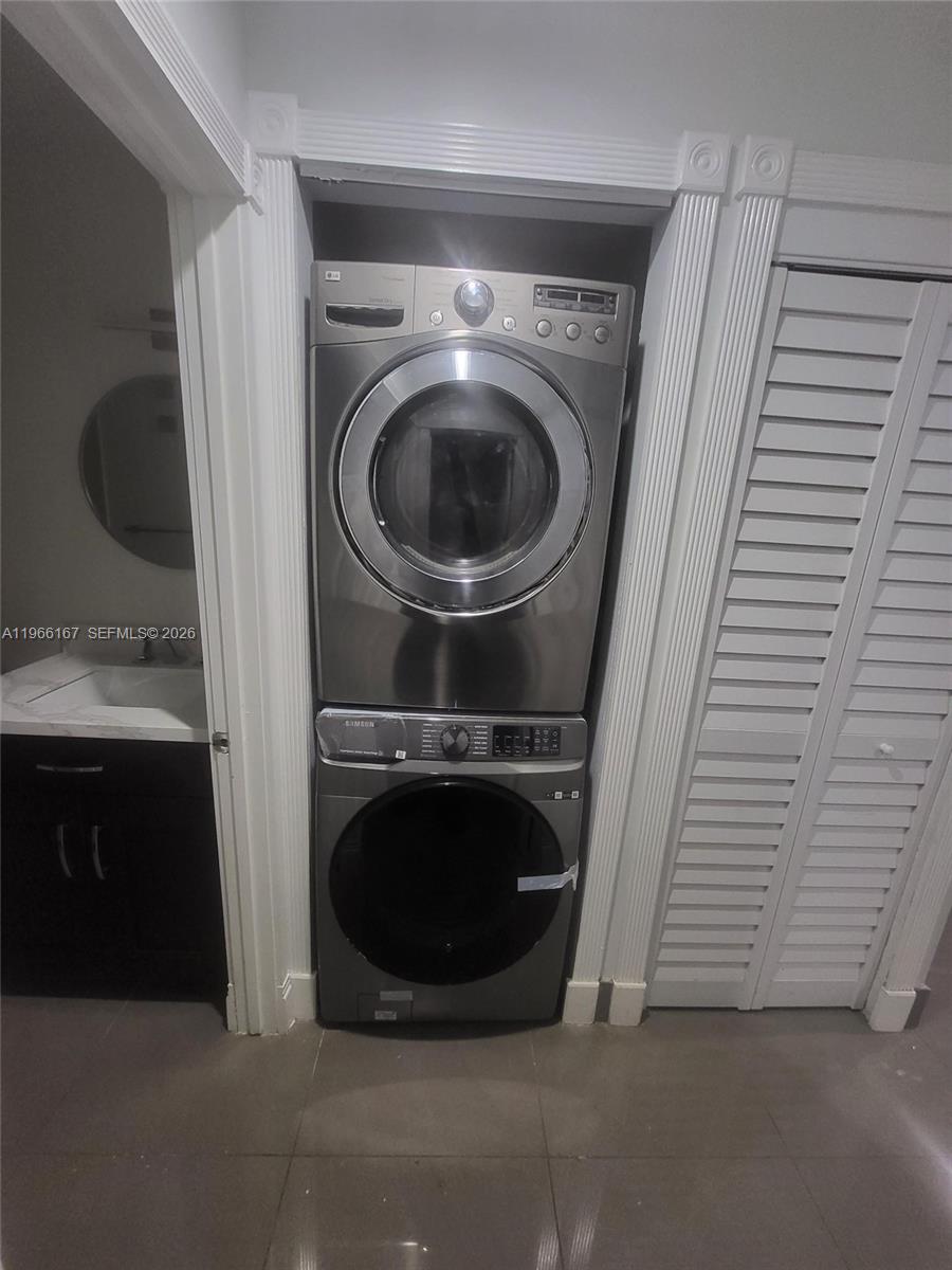504 Woodgate Circle C Property Photo 11