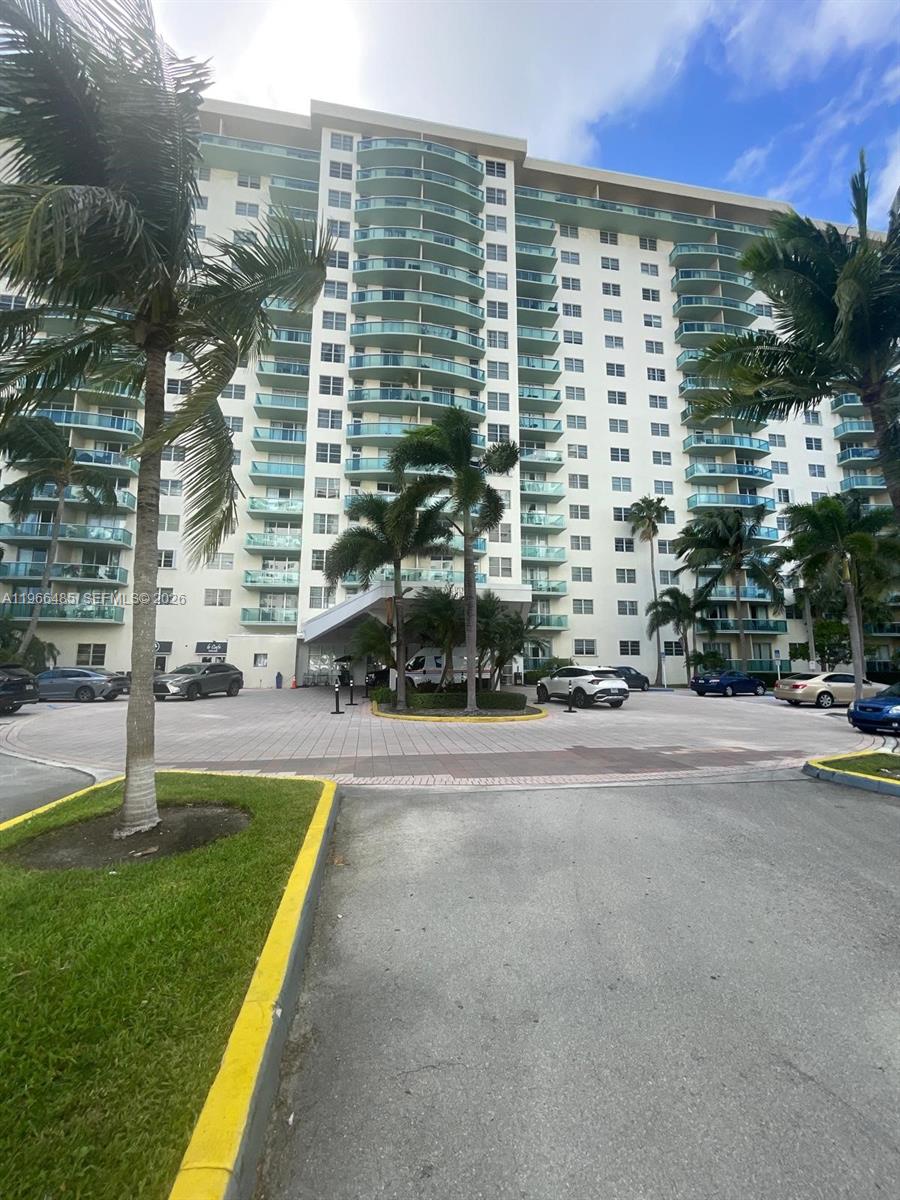 19390 Collins Avenue 123 Property Photo 1