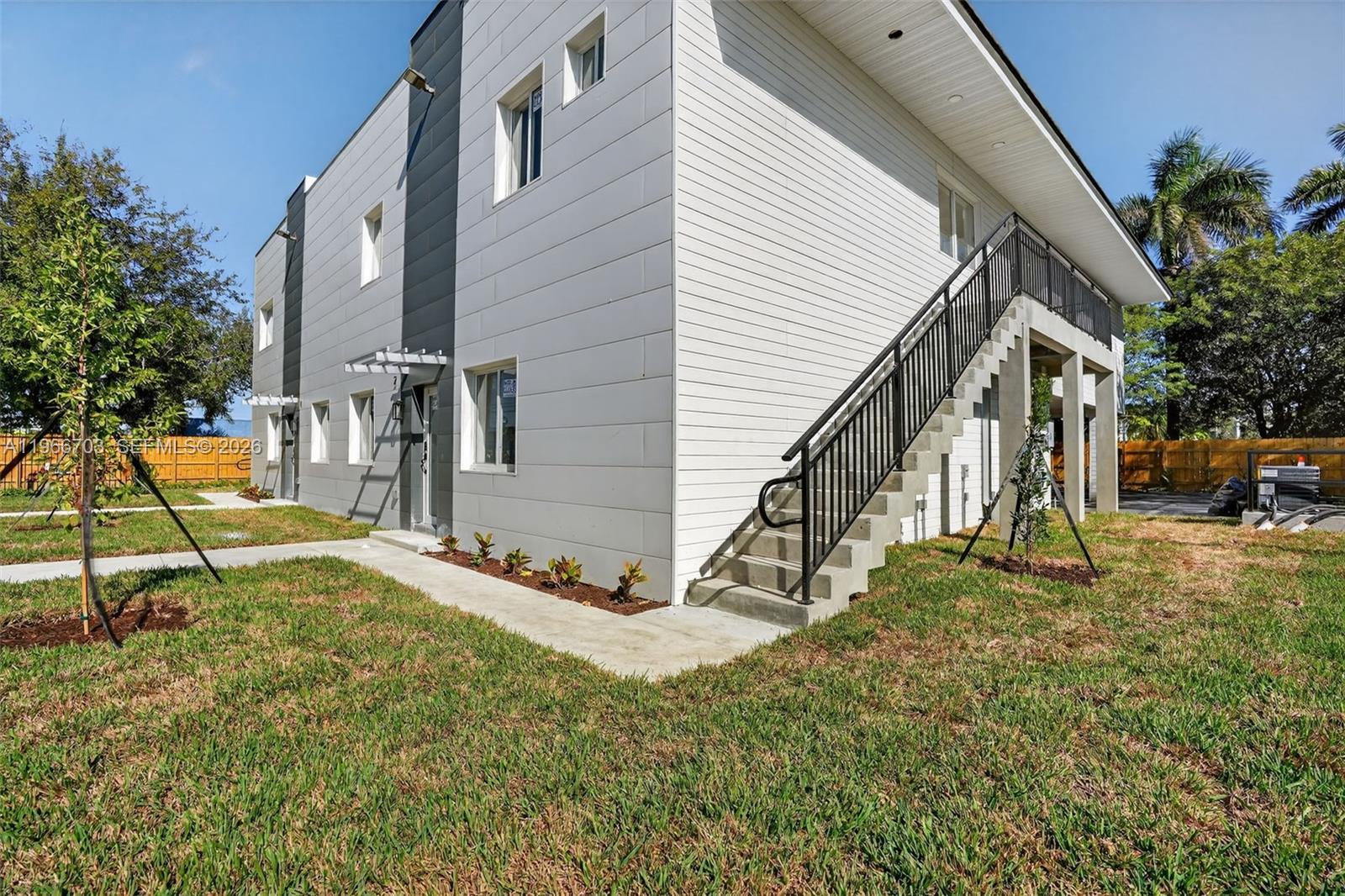1515 N Redland Road Property Photo 4