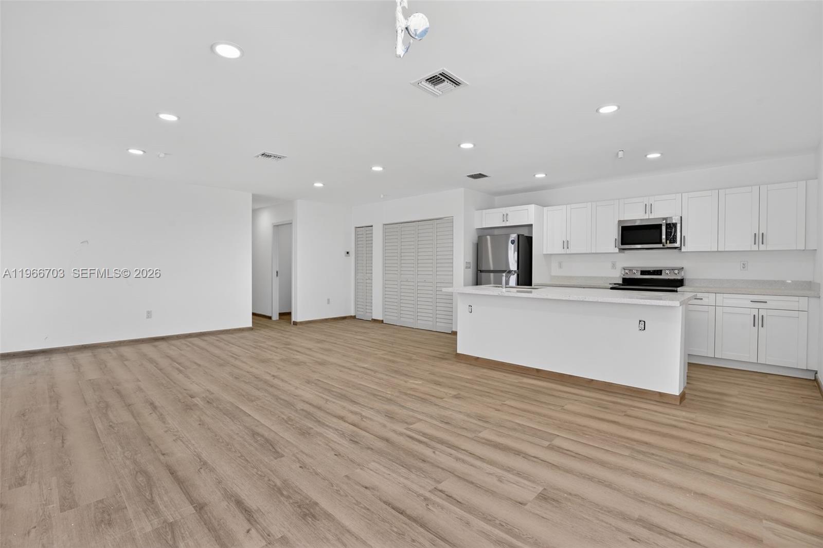 1515 N Redland Road Property Photo 8