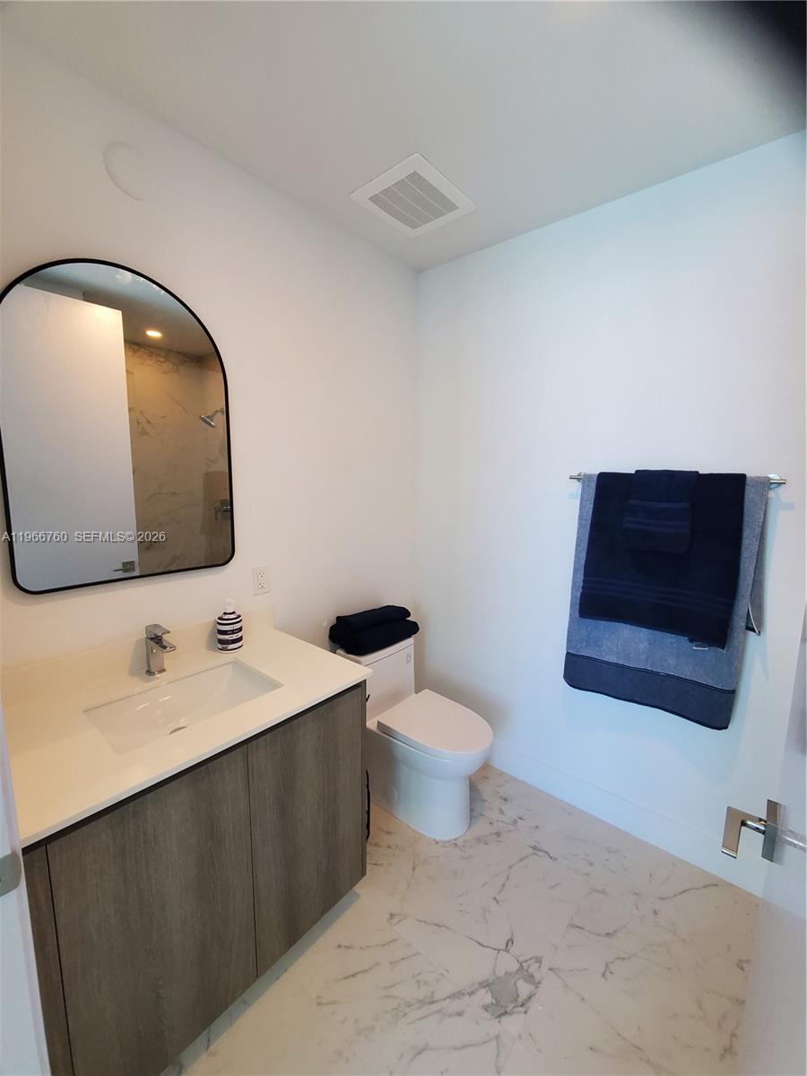 17550 Collins Avenue 1403 Property Photo 11