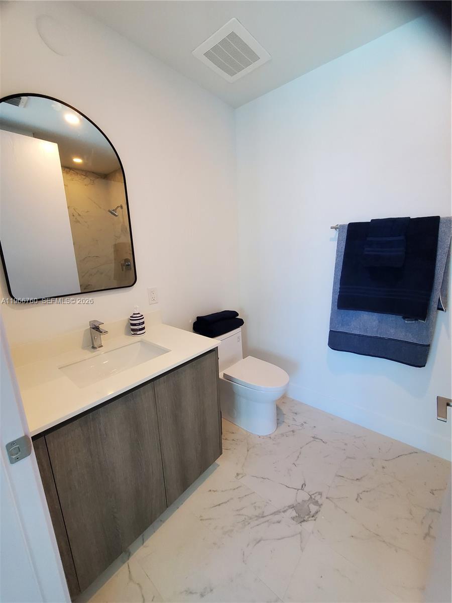 17550 Collins Avenue 1403 Property Photo 13