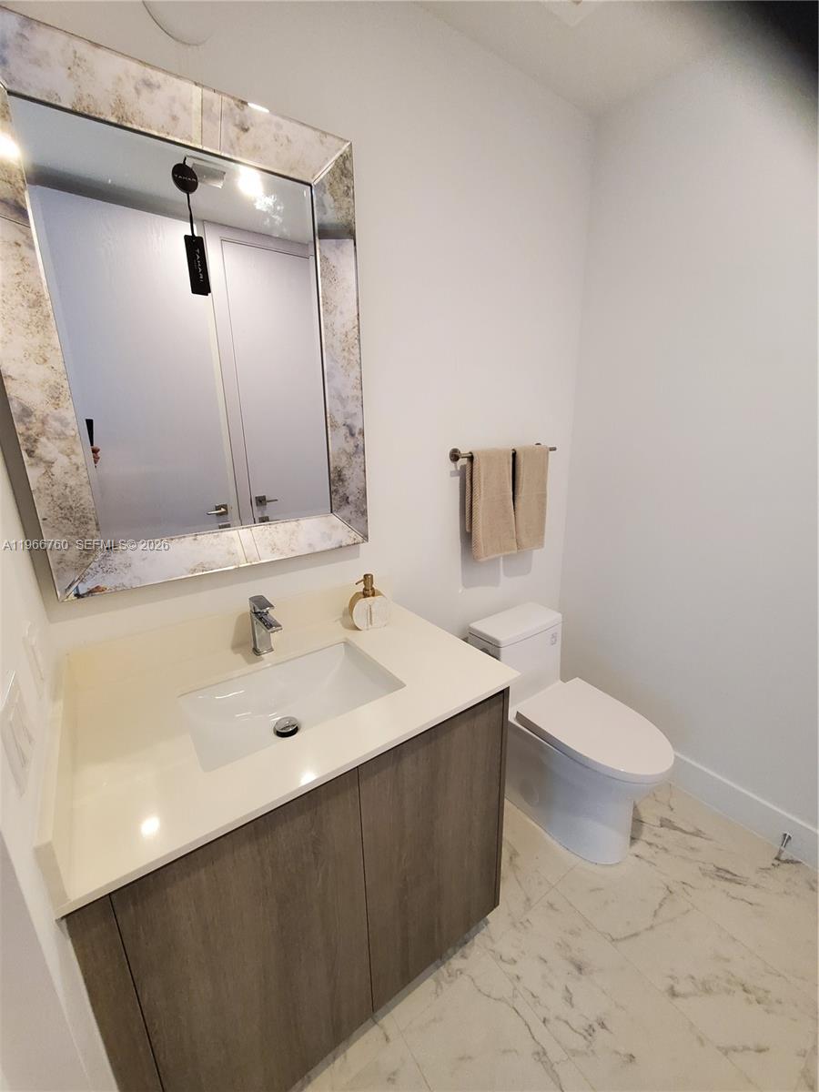 17550 Collins Avenue 1403 Property Photo 18