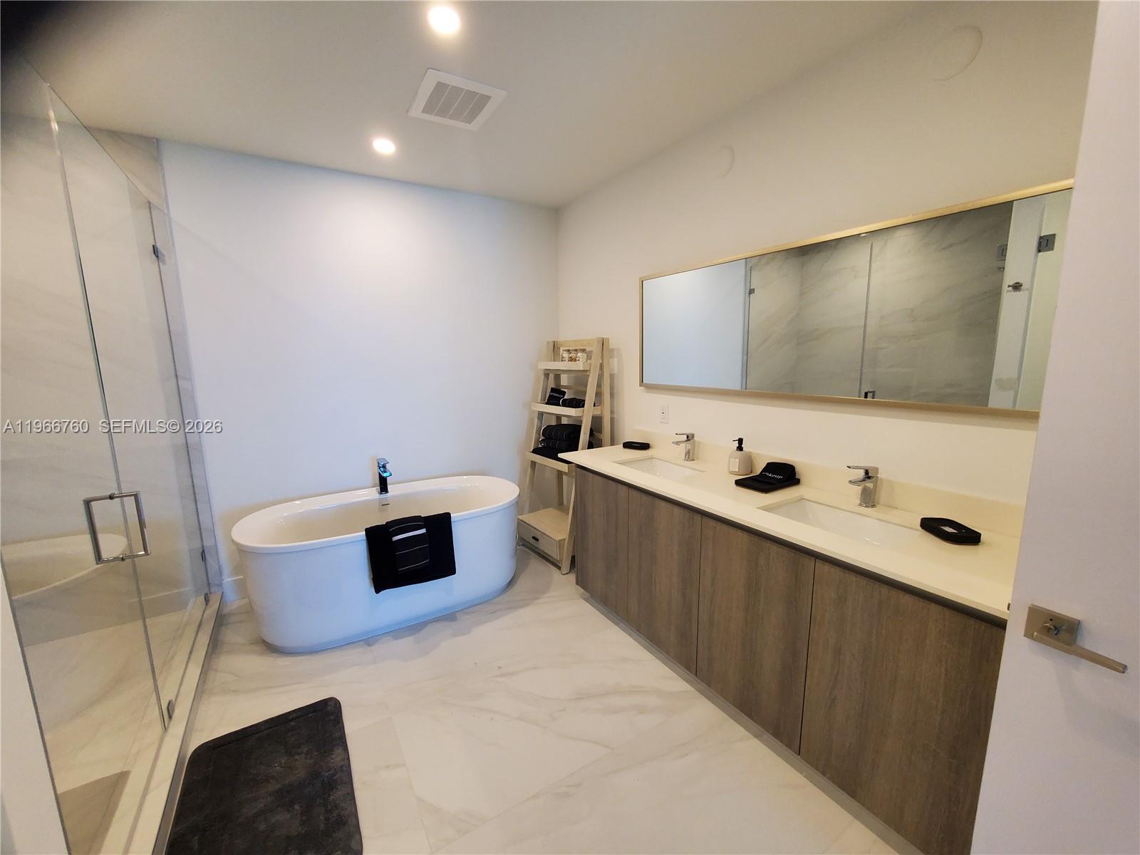 17550 Collins Avenue 1403 Property Photo 19