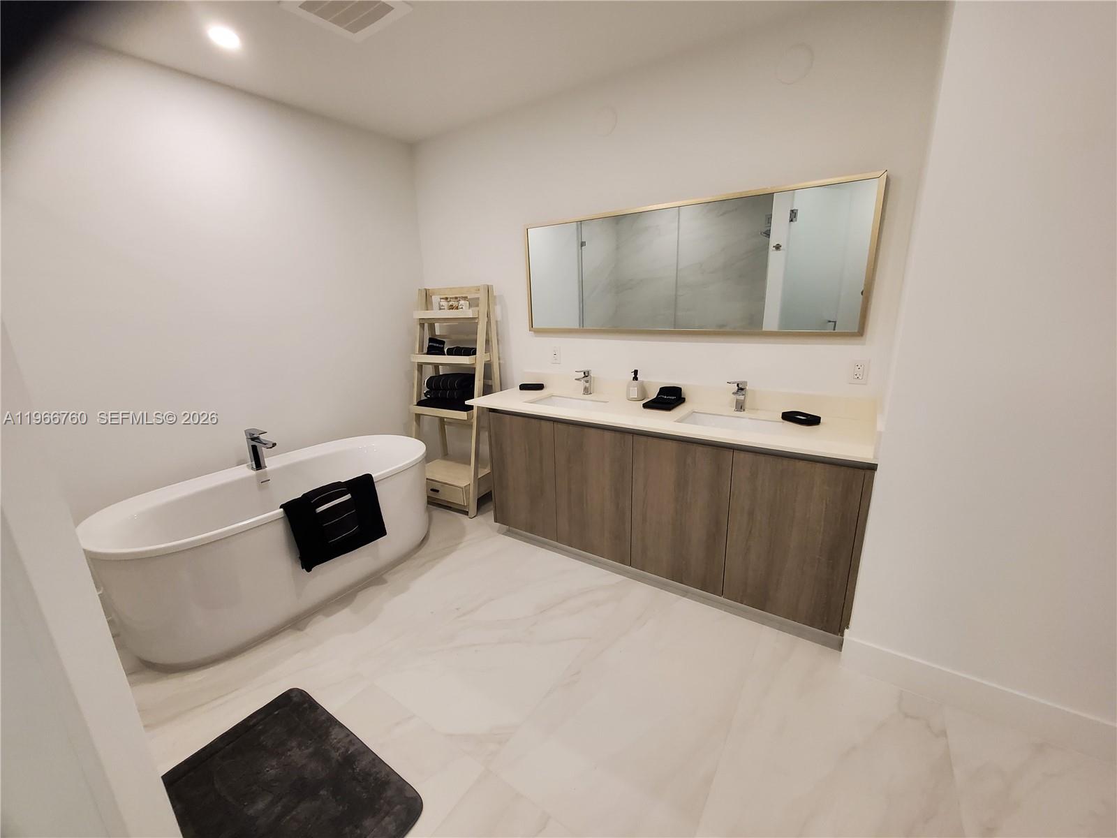 17550 Collins Avenue 1403 Property Photo 21