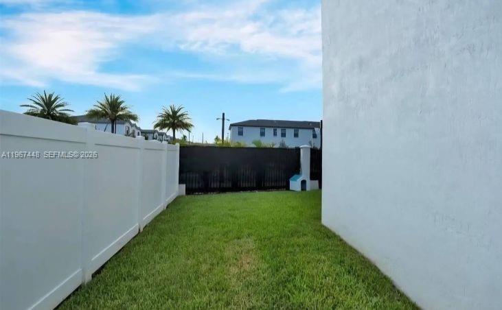 20366 Nw 4th Path Property Photo 4
