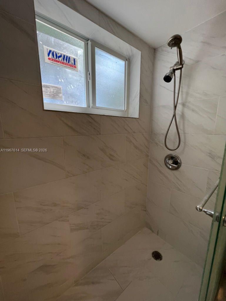 2430 Ne 135th Street 105 Property Photo 17