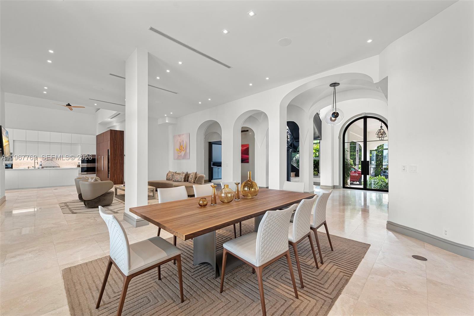 432 S Hibiscus Drive Property Photo 7