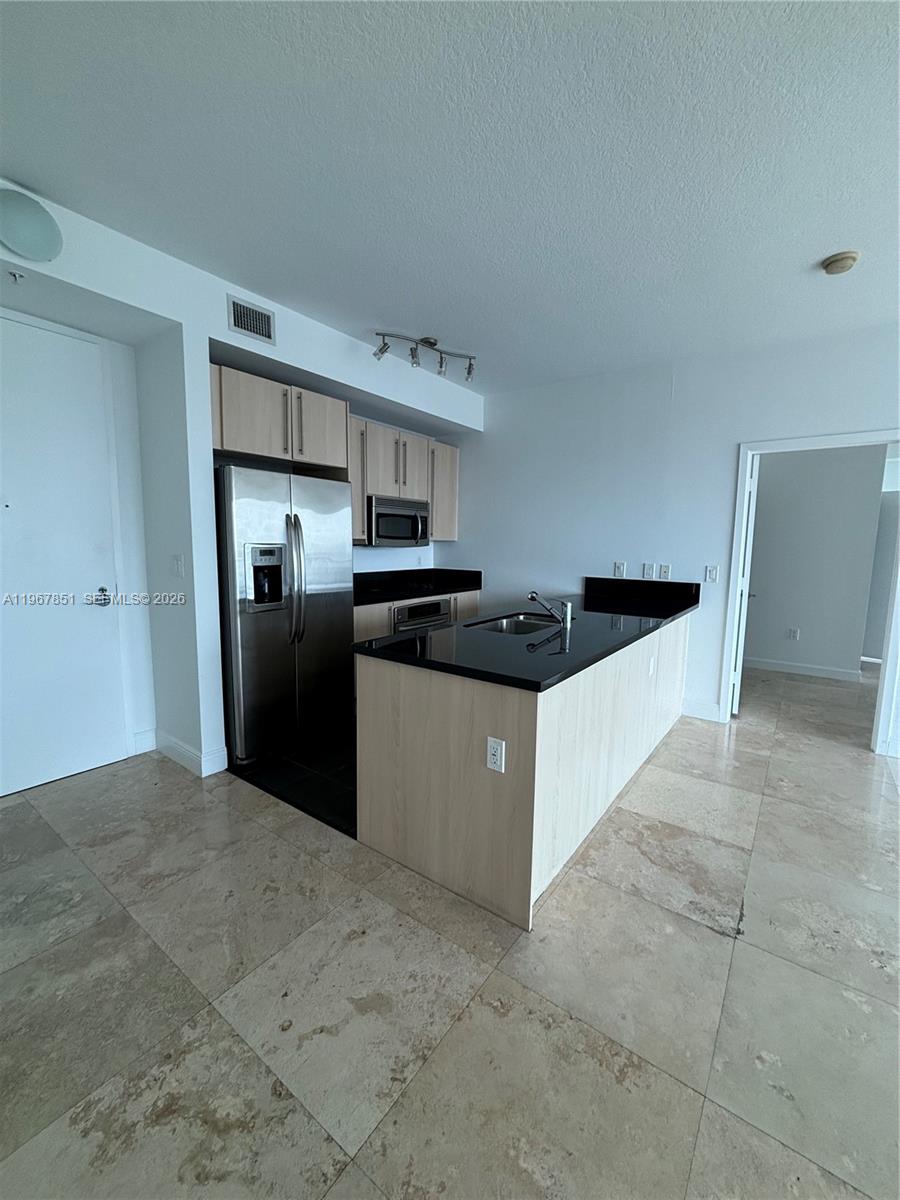 79 Sw 12th Street 2703-s Property Photo 11