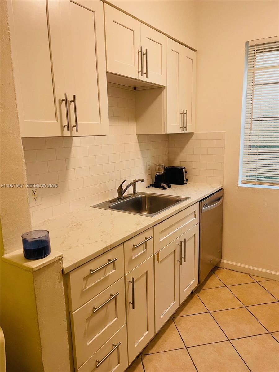 1611 Euclid Avenue 3 Property Photo 7