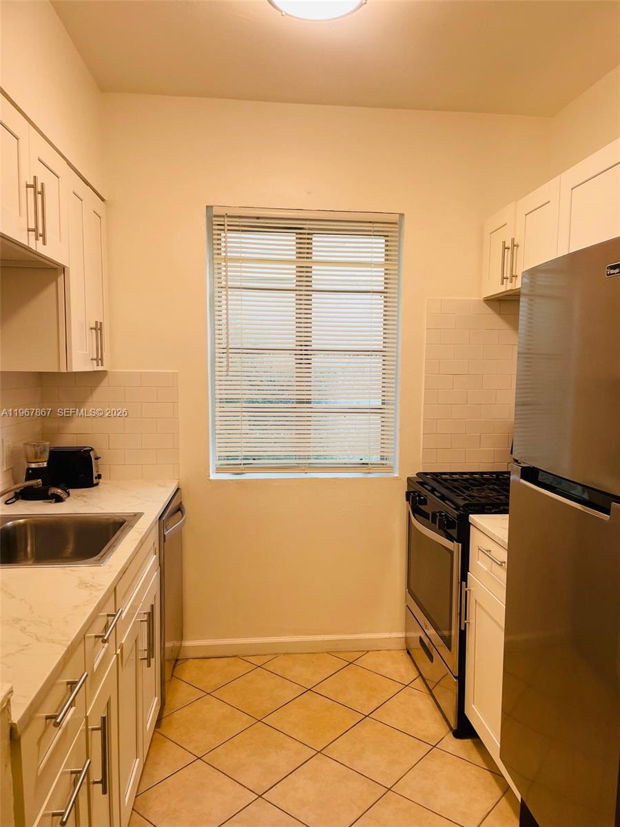 1611 Euclid Avenue 3 Property Photo 8