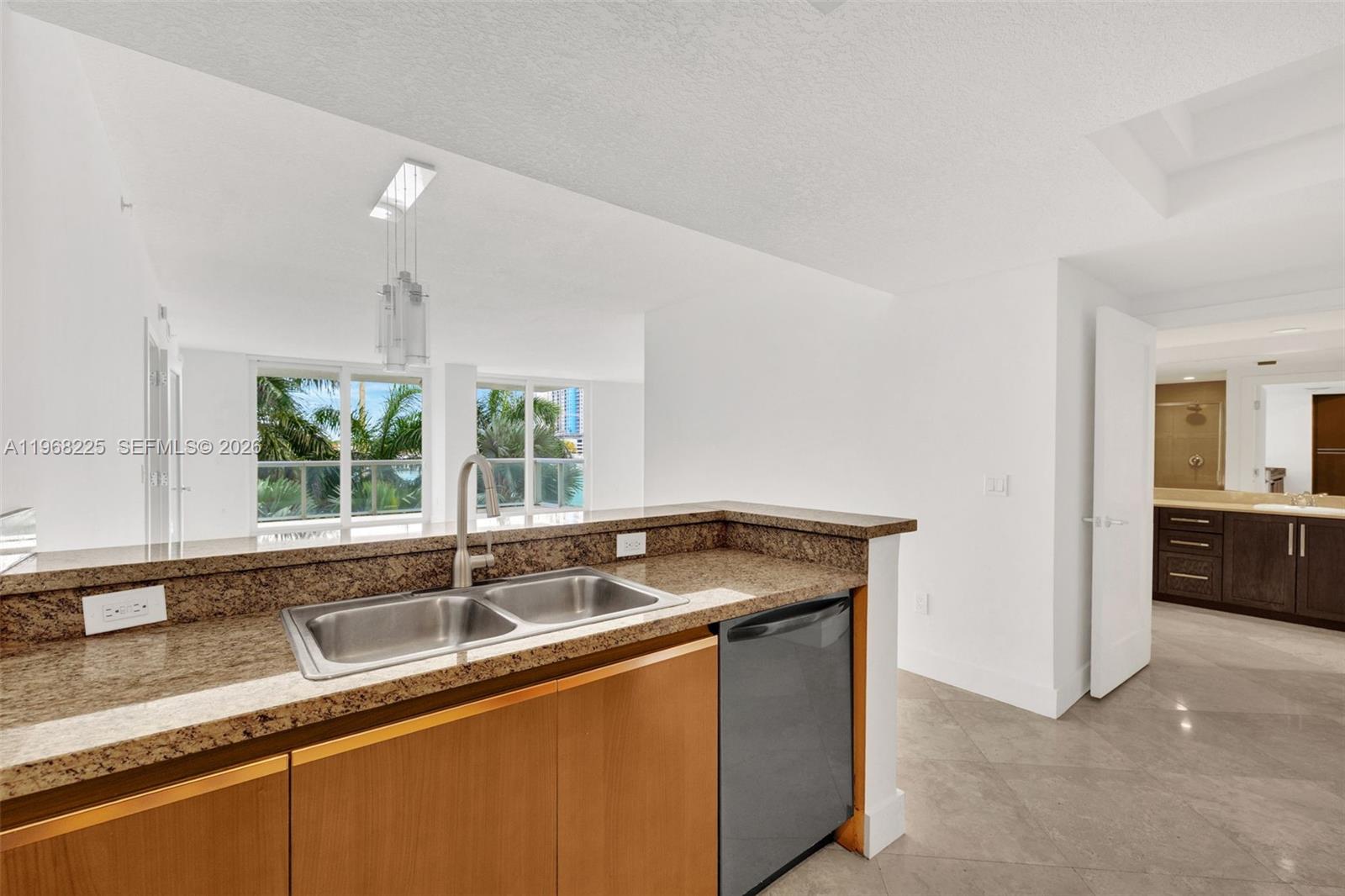10 Venetian Way 403 Property Photo 8