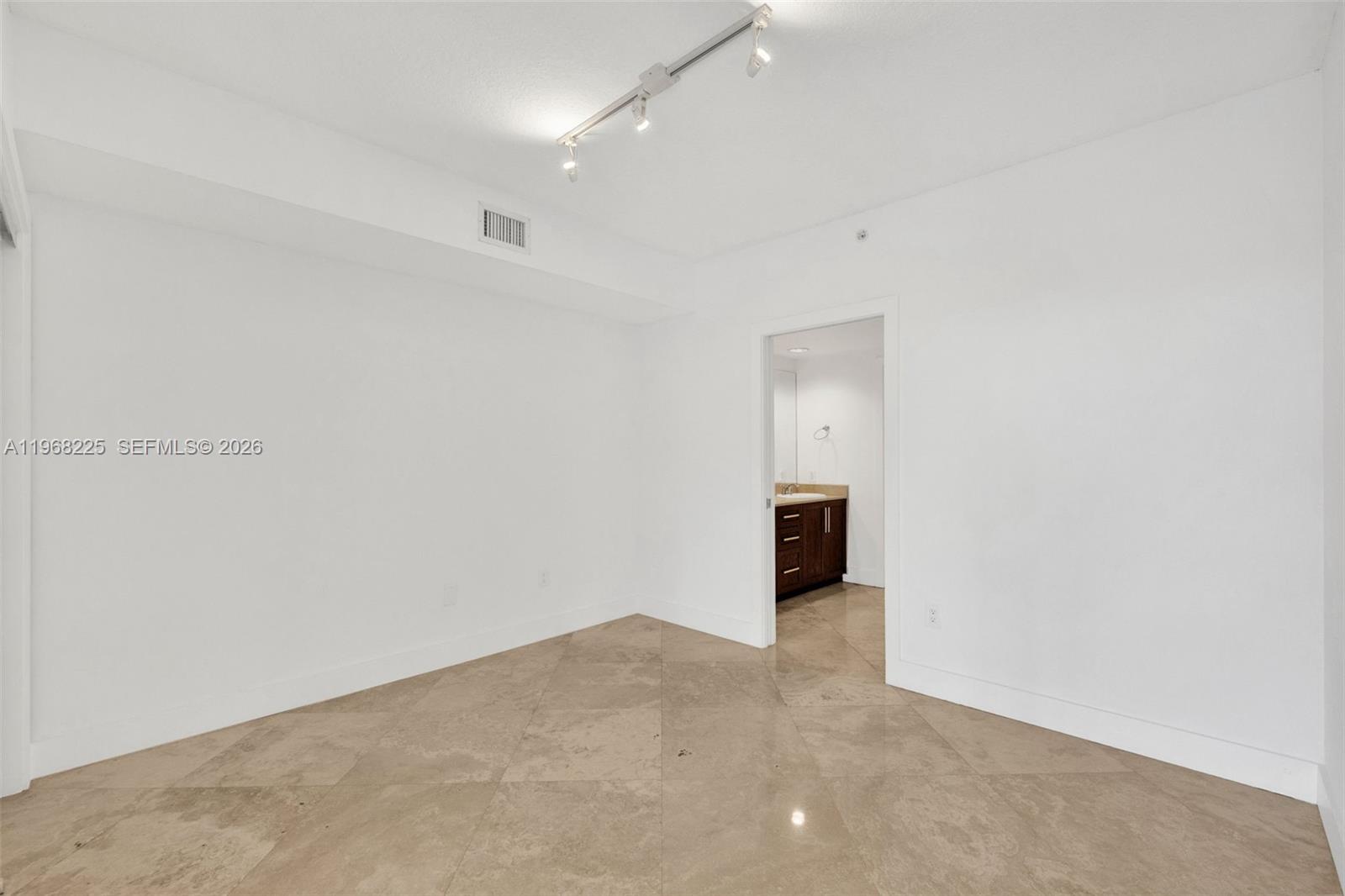 10 Venetian Way 403 Property Photo 15