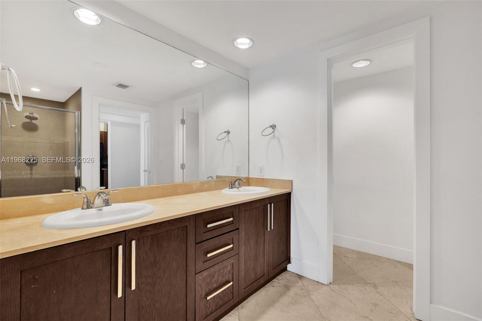 10 Venetian Way 403 Property Photo 17