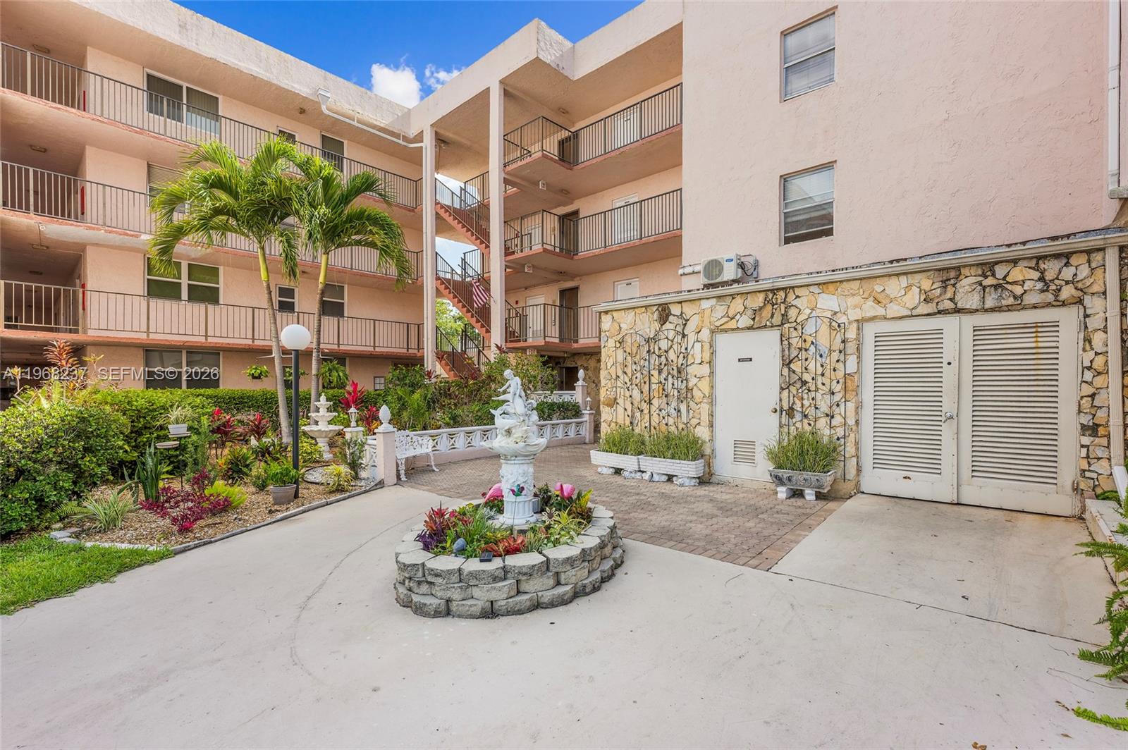 2861 Somerset Drive 104